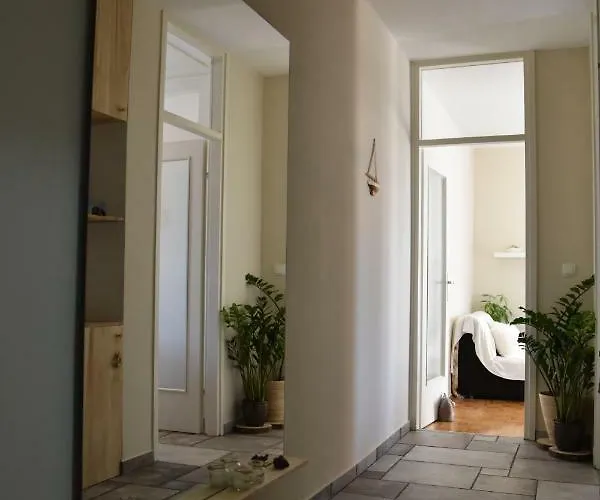 Panorama Apartment *